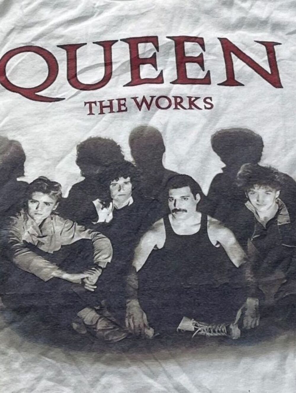 Queen Preowned Medium T-shirt